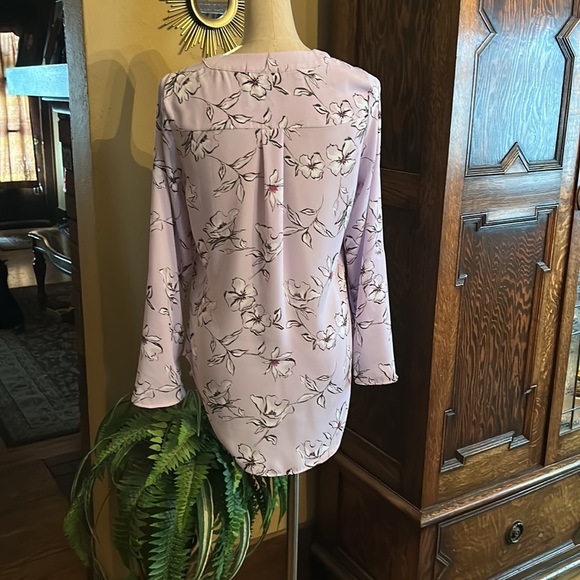 Beautiful Apt 9 Floral Blouse size XS - Picture 2 of 12